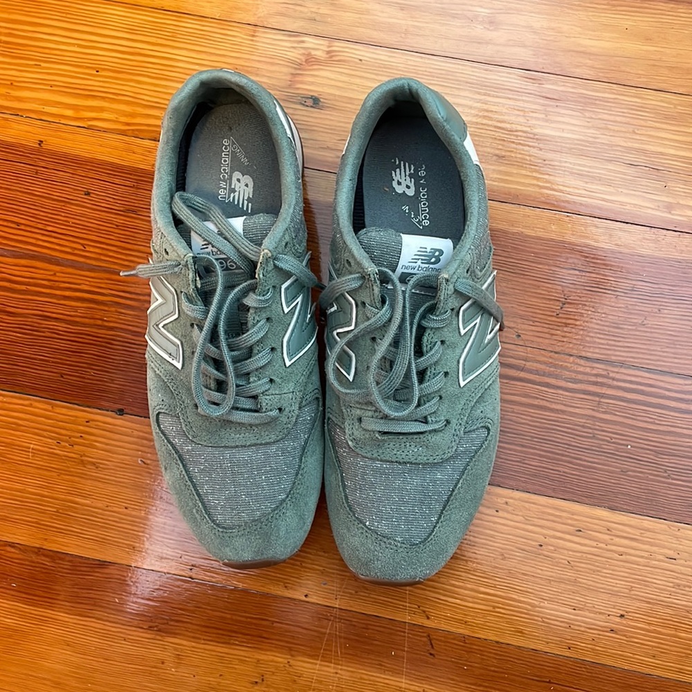 New Balance 696